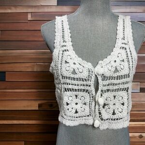 Crochet Knit Cropped Sleeveless Sweater Cardigan in white size M
